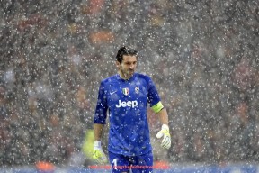 龙珠直播-火箭队与上海队历年对阵回顾及焦点比赛分析